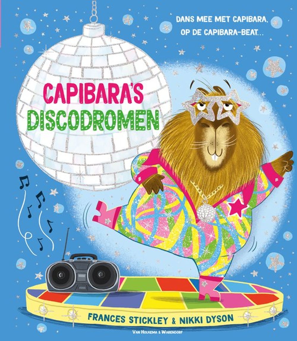 Boekomslag van Capibara’s Discodromen van Frances Stickley en Nikki Dyson. Op een blauwe achtergrond danst een kleurrijk geklede capibara op een verlichte dansvloer naast een radio, met een grote discobal en sterren op de achtergrond.