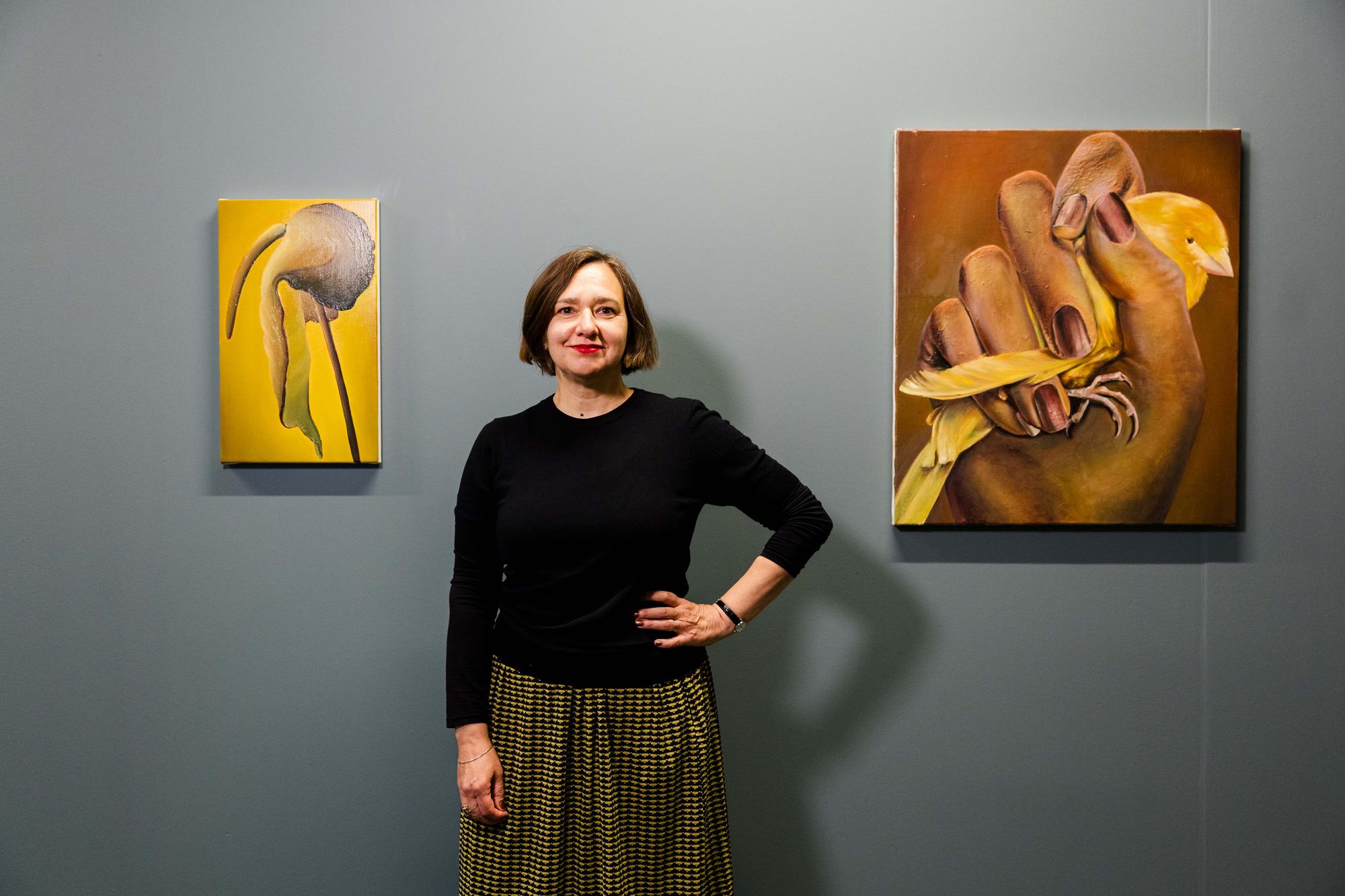 Ina van Zyl voor haar werk in de tentoonstelling 'Where Are You From'. 