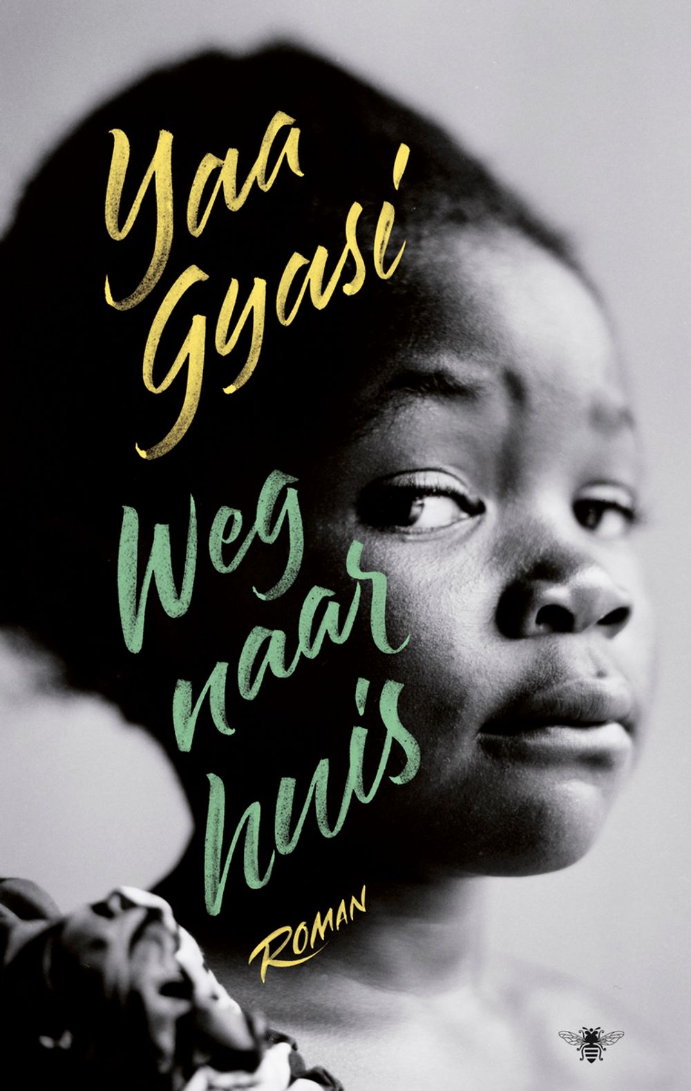 Boekcover van 'Weg naar huis' door Yaa Gyasi met zijaanzicht van een zwarte vrouw tegen lichte achtergrond.
