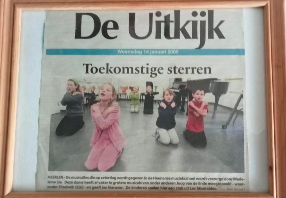 Pola van den Brand in de krant.png