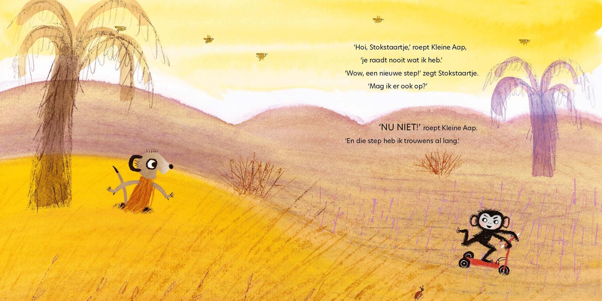Illustratie uit een prentenboek: een stokstaartje zit in een geel savannelandschap onder een boom, terwijl een kleine aap op een rode step rijdt. In de lucht vliegen enkele insecten en er staat tekst met dialoog tussen de dieren.