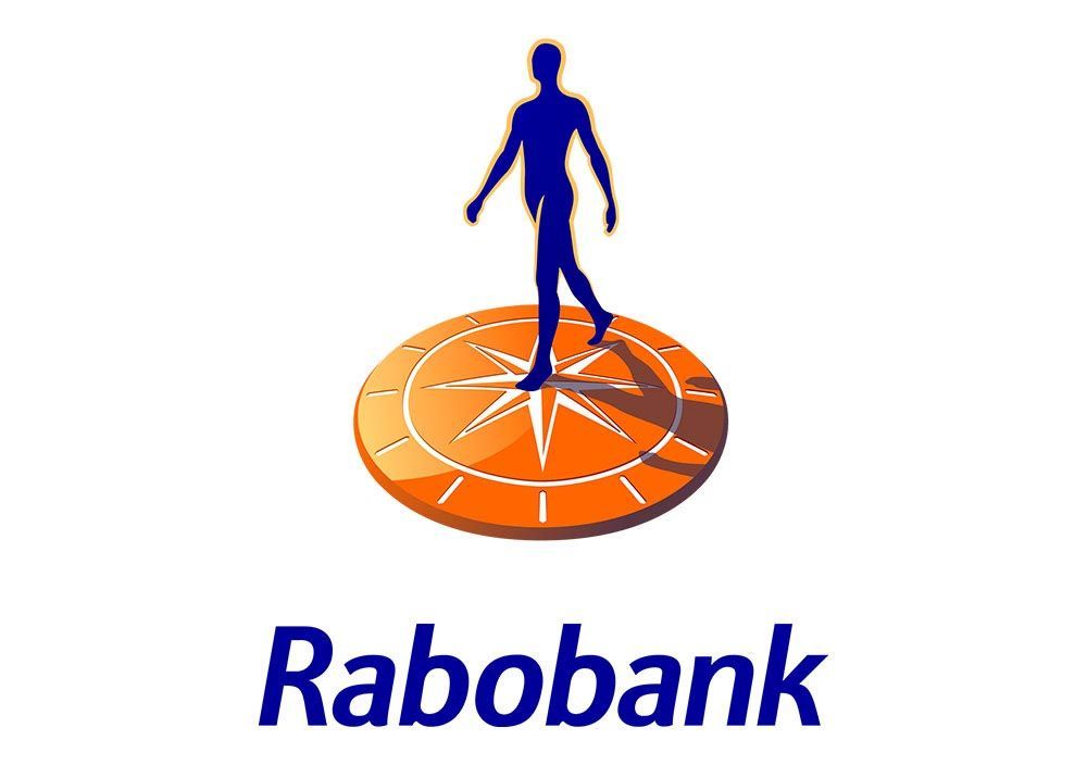 Logo van Rabobank met een blauw-oranje gestileerd mensfiguur dat op een oranje kompasroos staat, met daaronder de merknaam in blauwe letters.
