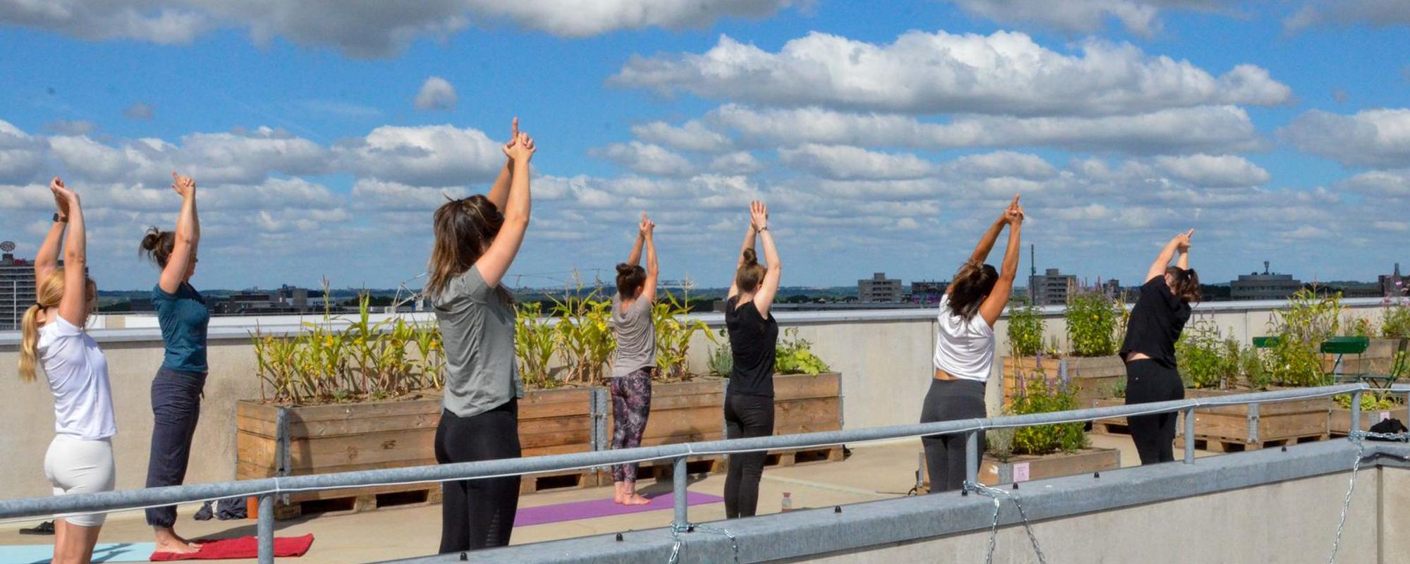 SCHUNCK Rooftop yoga slider3