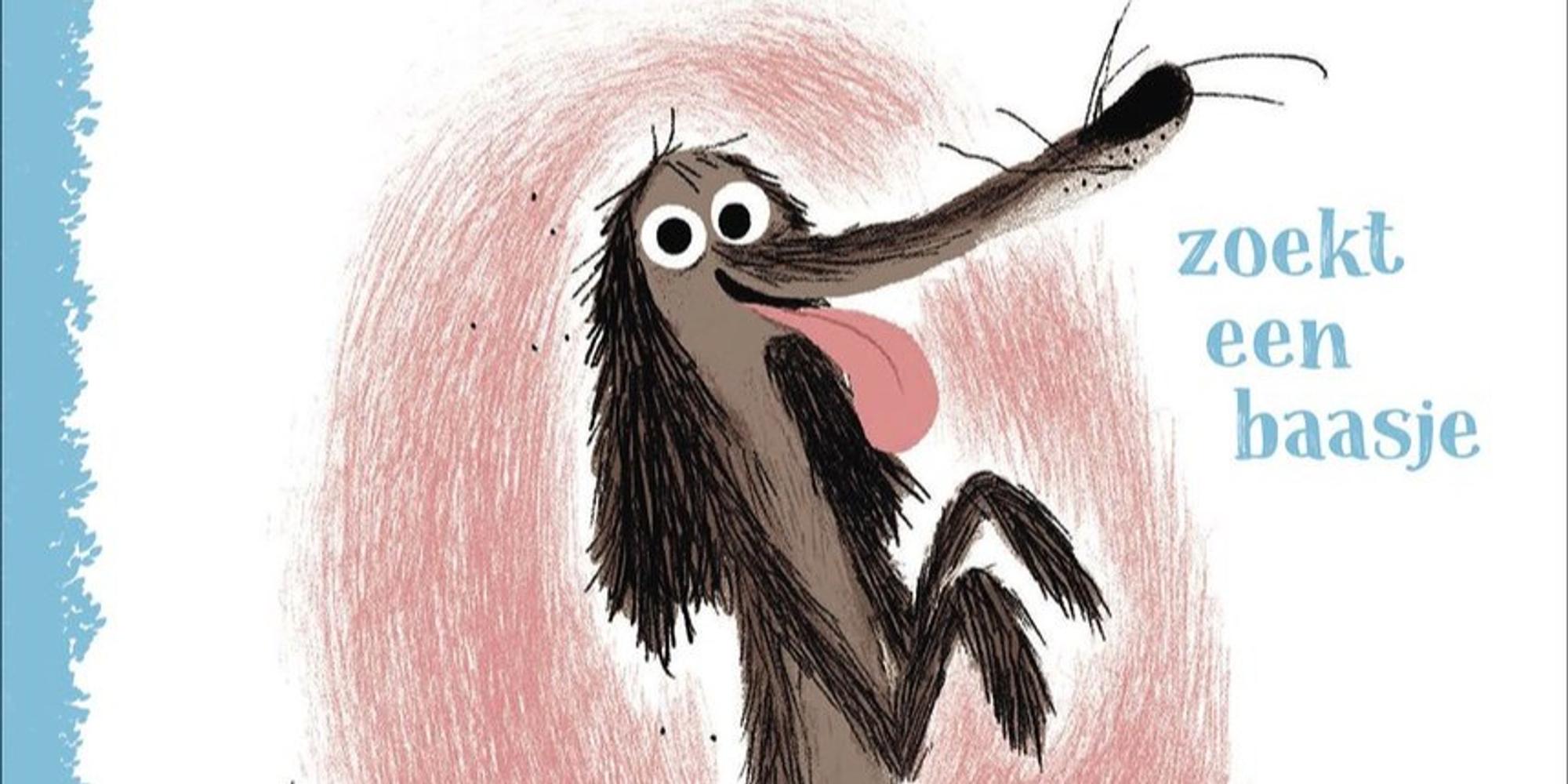 Getekende, slungelige hond met lange snuit, pluizige vacht en een vrolijke blik. De hond zit rechtop met de tong uit de mond en kijkt speels omhoog. Rechts in beeld staat de tekst “zoekt een baasje”.