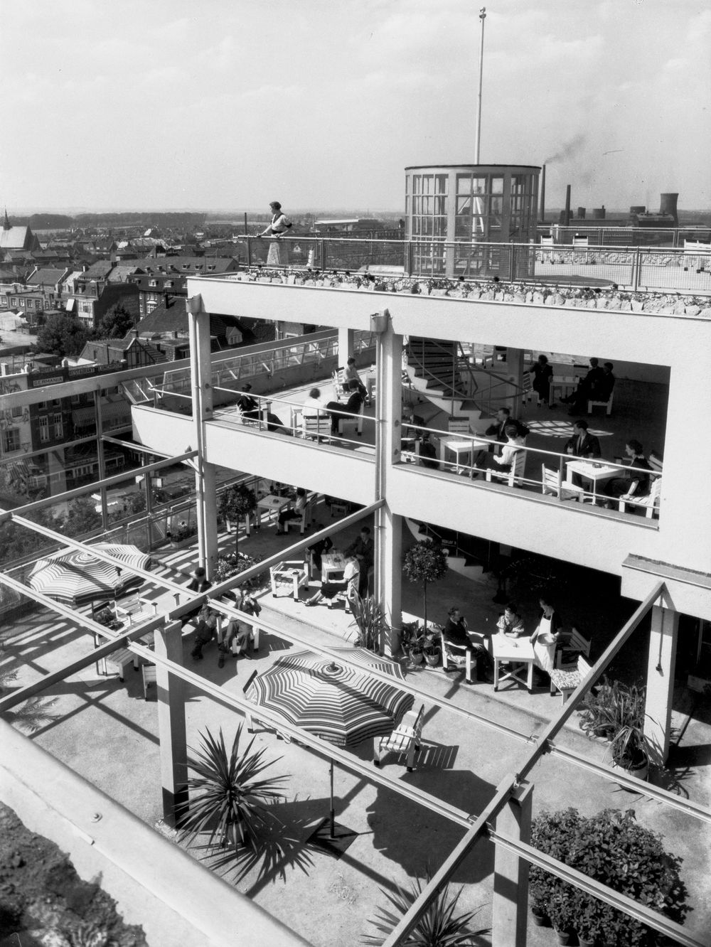 Zwart-witfoto van het voormalige dakterras van Schunck.