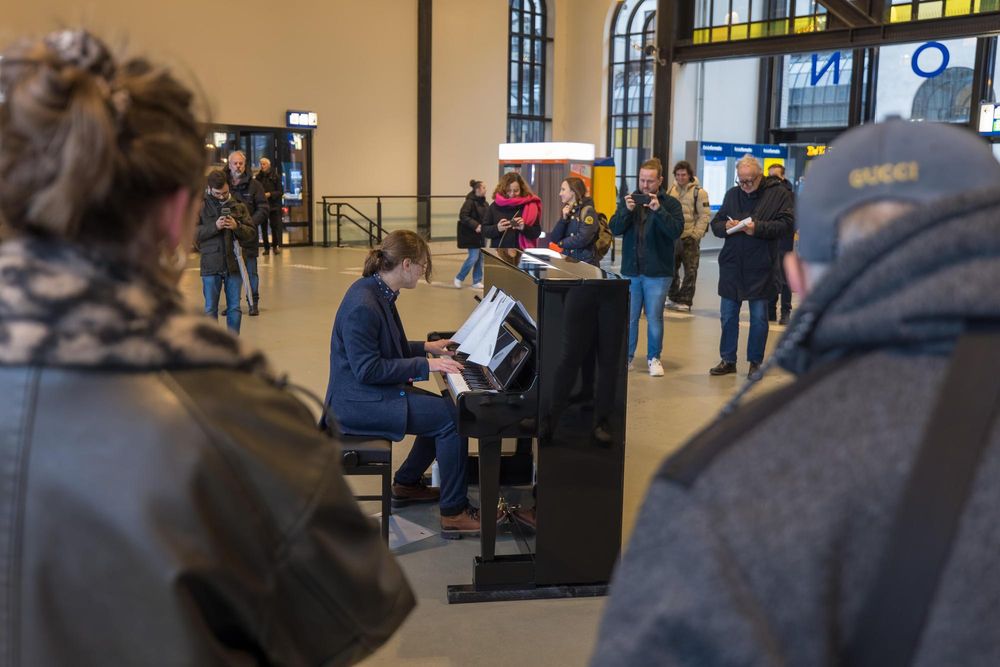 Ingebruikname Nieuwe Stationspiano in De Stationshal Van Station Heerlen