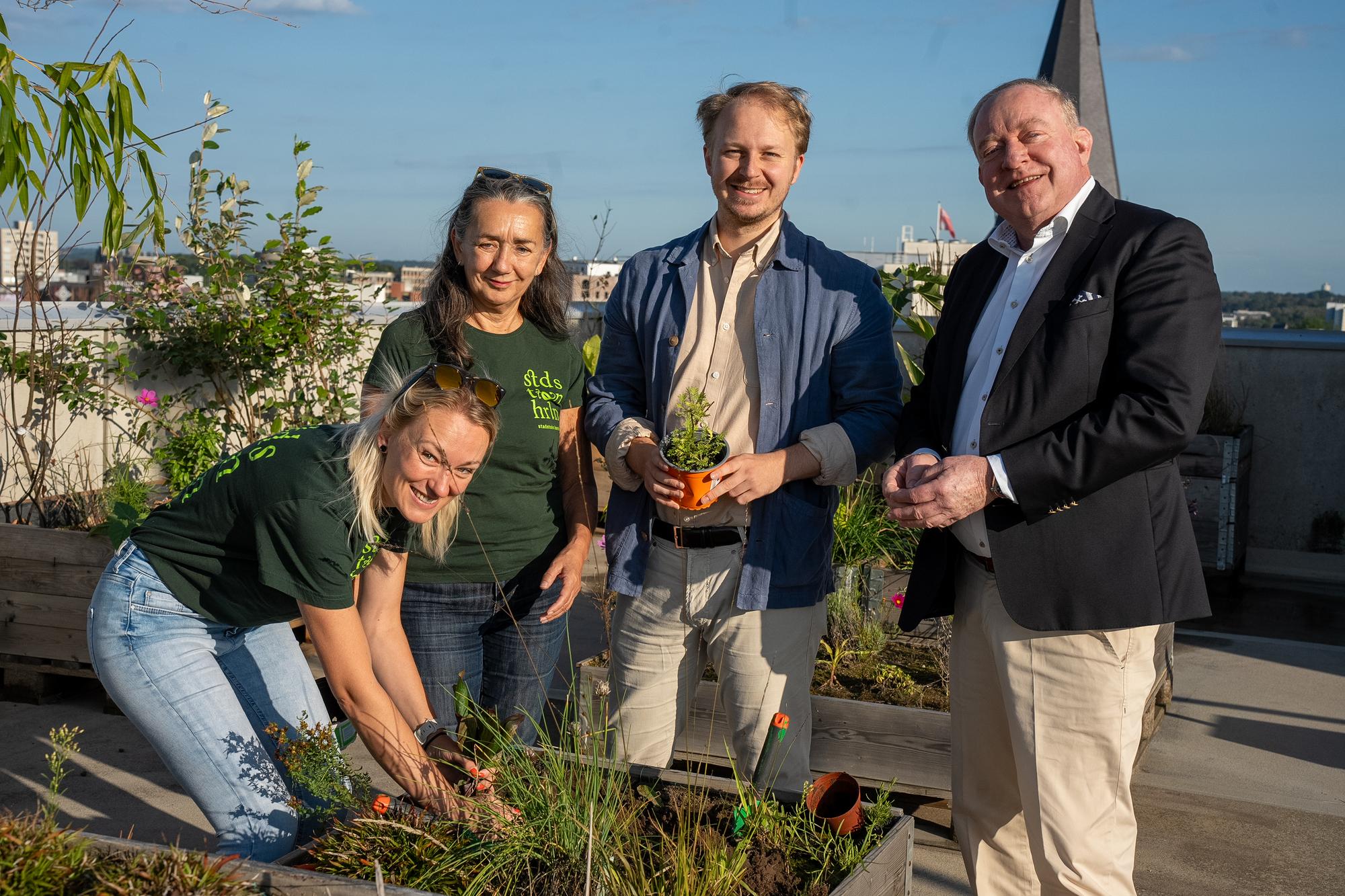 Overdracht Rooftop Daktuin Van Schunck Naar Gemeente Heerlen