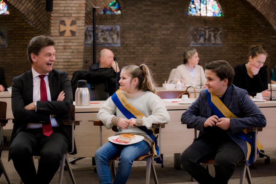 SCHUNCK Maand van de Democratie Burgemeester Roel Wever En Kinderraad 