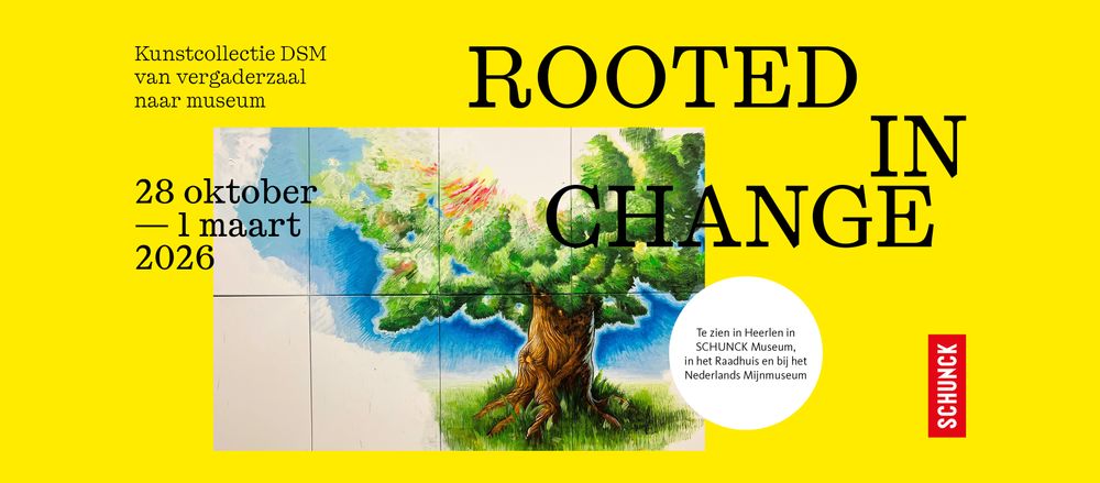 Campagnebeeld van de tentoonstelling Rooted in Change met een illustratie van een groene boom tegen een blauwe lucht en een felgele achtergrond. Tekst: Kunstcollectie DSM – van vergaderzaal naar museum, Rooted in Change, 28 oktober 2025 – 1 maart 2026, te zien in SCHUNCK Museum, het Raadhuis en het Nederlands Mijnmuseum.