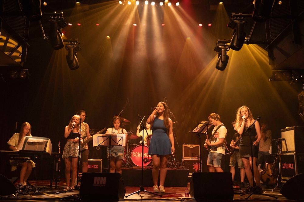 Deelnemers van SCHUNCK Academy tijdens hun optreden in de Nieuwe Nor in 2023.