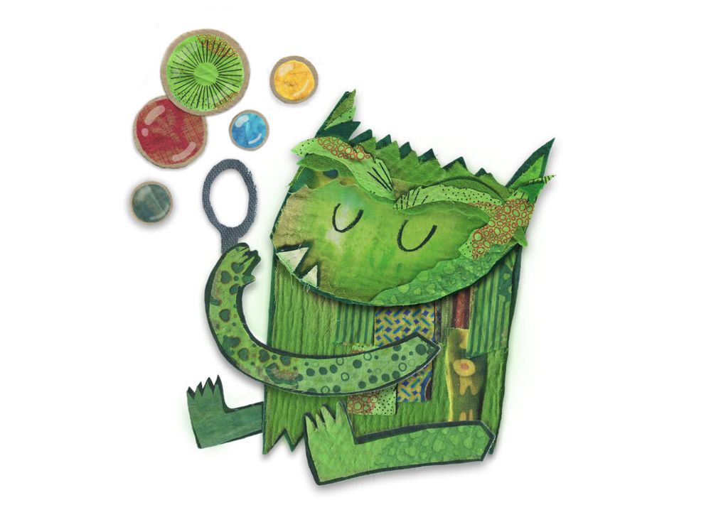 Illustratie van het groene kleurenmonster uit Het kleurenmonster. Het monster is opgebouwd uit verschillende groene patronen en texturen en blaast bellen met kleurrijke cirkels in rood, groen, geel, blauw en grijs. De figuur zit op een lichte achtergrond en houdt een bellenblaasring vast.