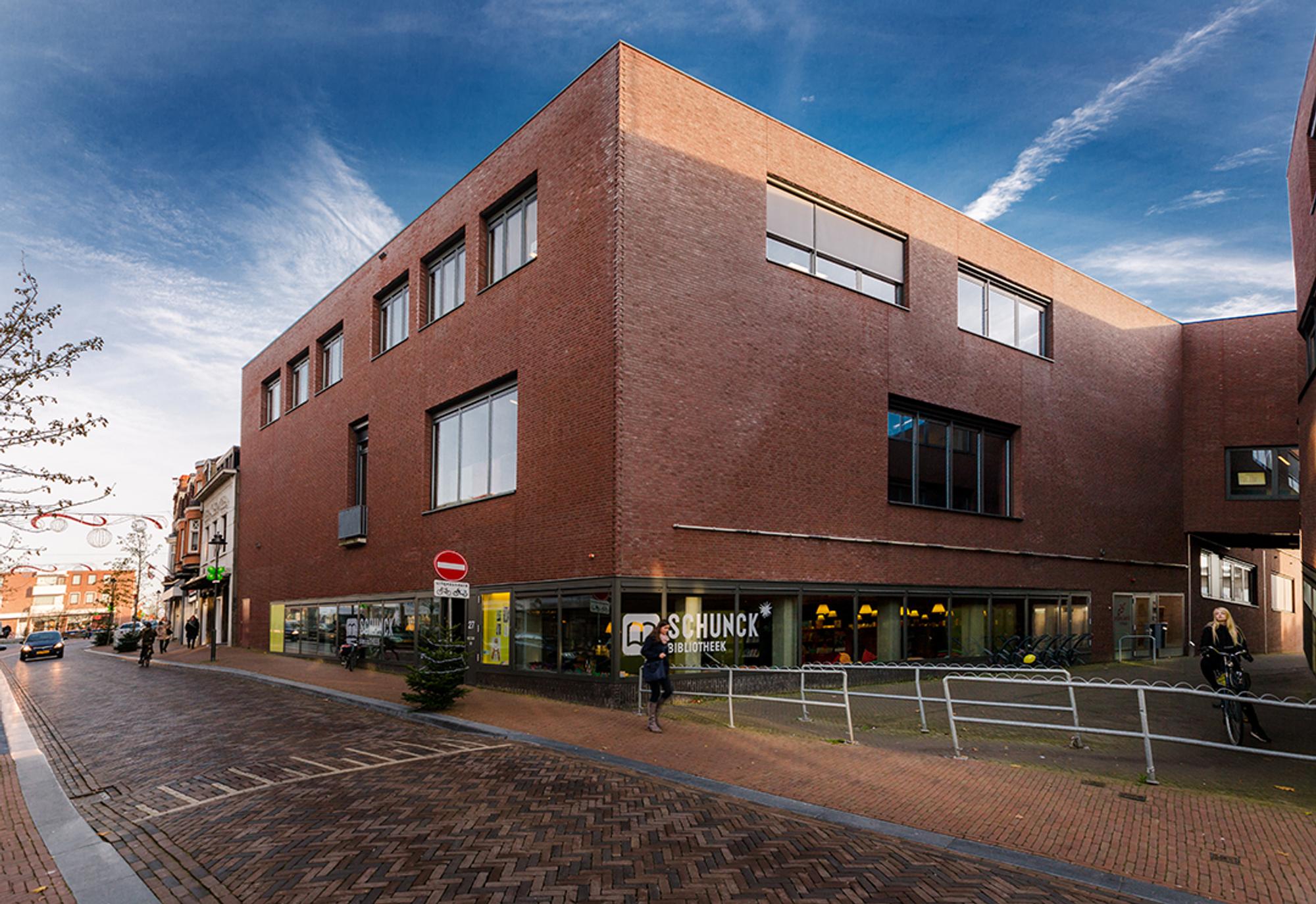 Vooraanzicht SCHUNCK Bibliotheek, Muziek En Dans in Hoensbroek.