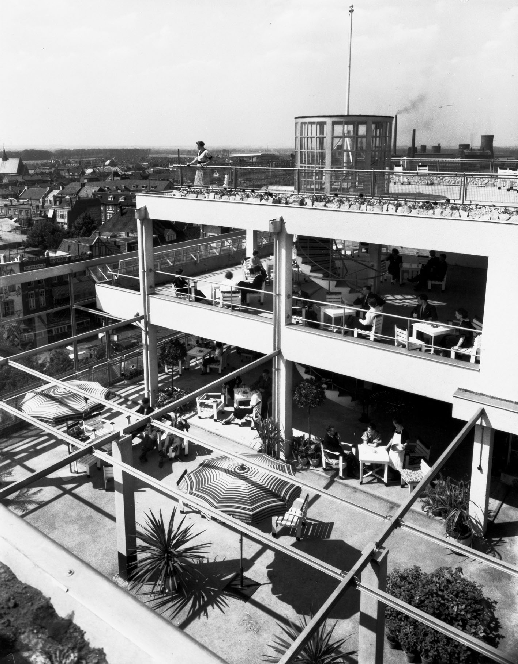 Zwart-witfoto van het voormalige dakterras van Schunck.