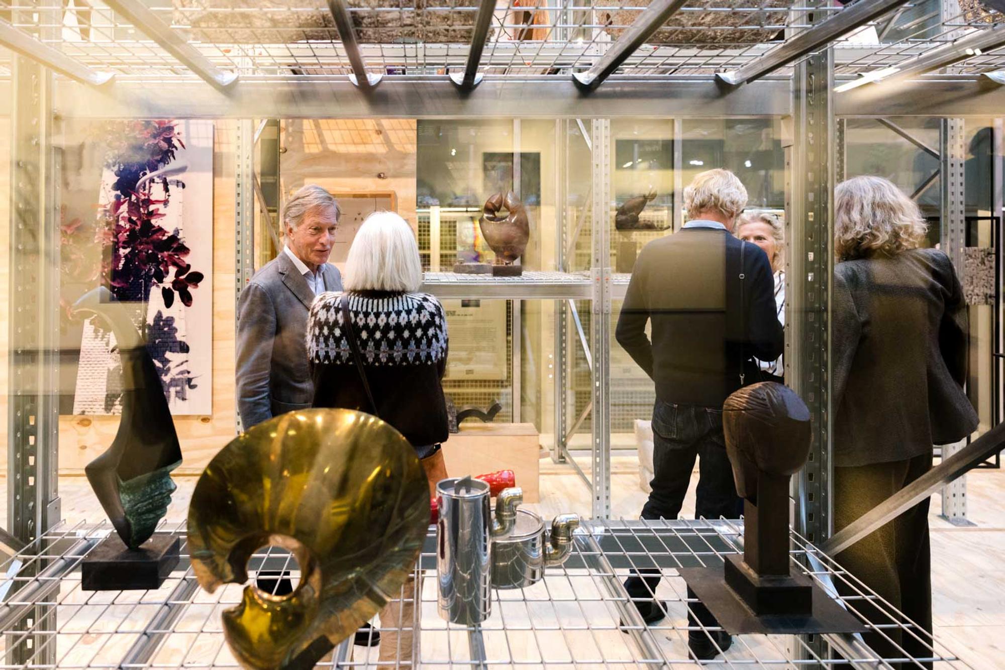 Bezoekers in het Atrium van SCHUNCK tijdens Rooted in Change