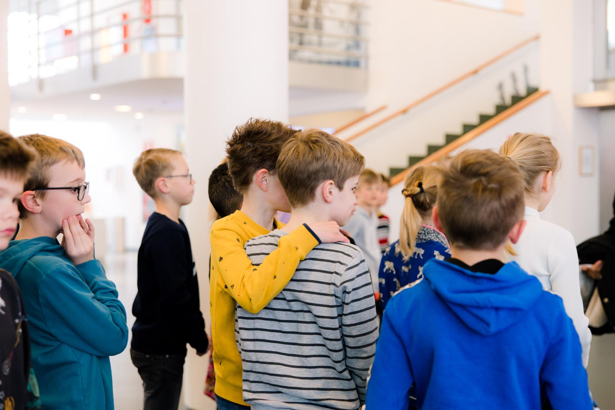 Kinderen in Schunck Glaspaleis.