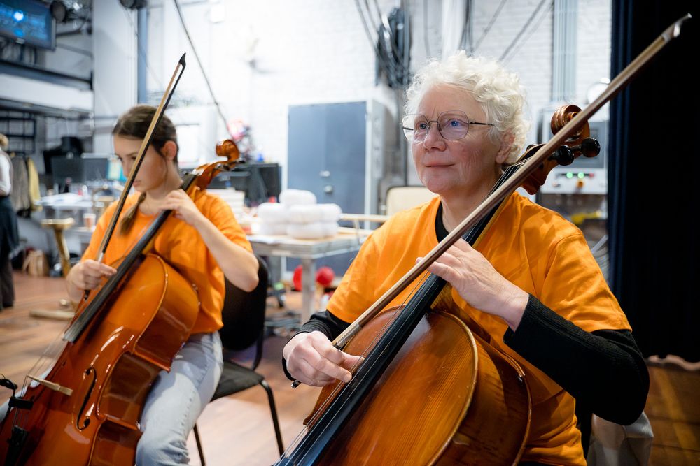 Cello Docente Andrea Ivanyos En Leerlinge