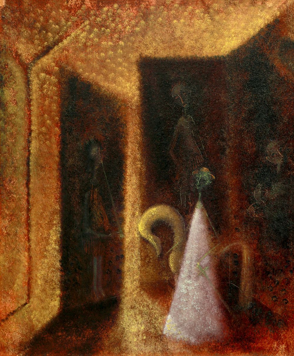 Schilderij in warme rood- en geeltinten met abstracte figuren in een mysterieuze ruimte. Een lichtstraal verlicht een centrale kegelvormige figuur, omringd door schaduwen en vage contouren van andere wezens en objecten. De sfeer is dromerig en surrealistisch.