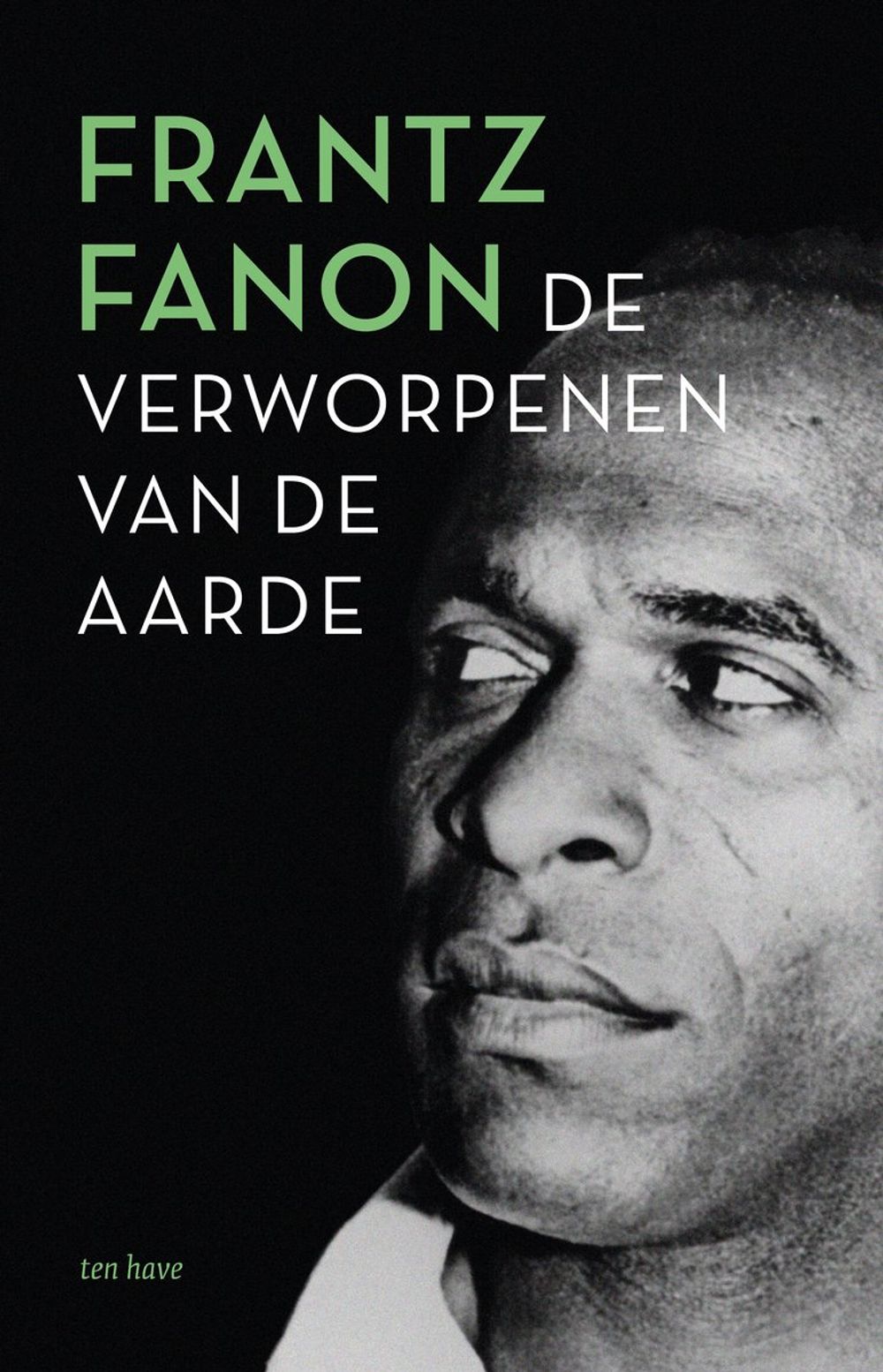 Boekcover van 'De verworpenen van de aarde' door Frantz Fanon: zwart‑wit portret van een man dat overgaat in een effen zwarte achtergrond, met titel en auteur bovenaan.









Bronnen

Vragen aan ChatGPT
