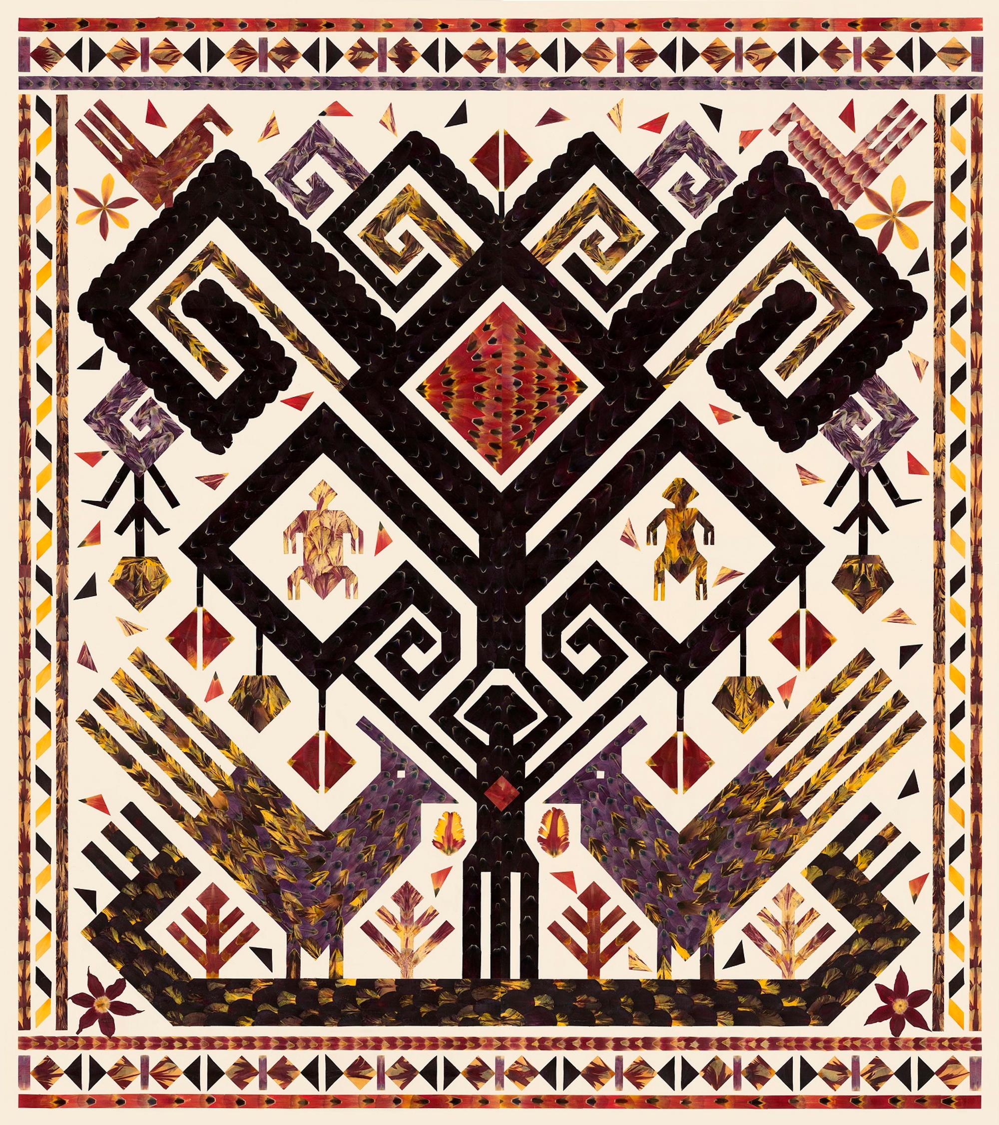 Symmetrisch kunstwerk met kleurrijke geometrische patronen, vogels, mensenfiguren en florale elementen, opgebouwd uit veren en natuurlijke materialen. Gemaakt door Jennifer Tee.