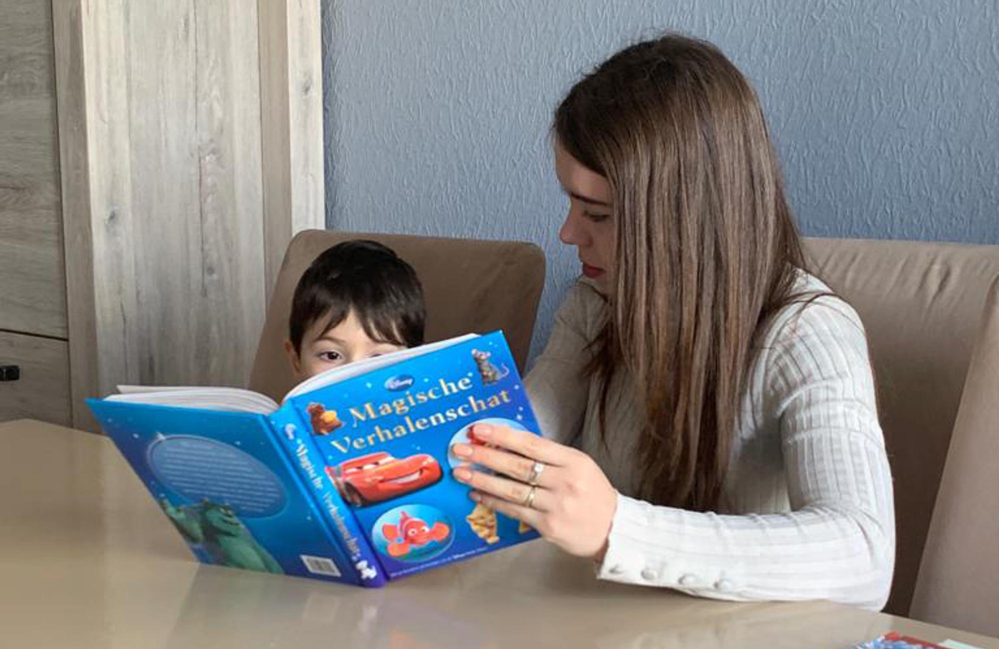 SCHUNCK Vrijwilliger Julliette Kreijns Bibliotheek Voorlees Express