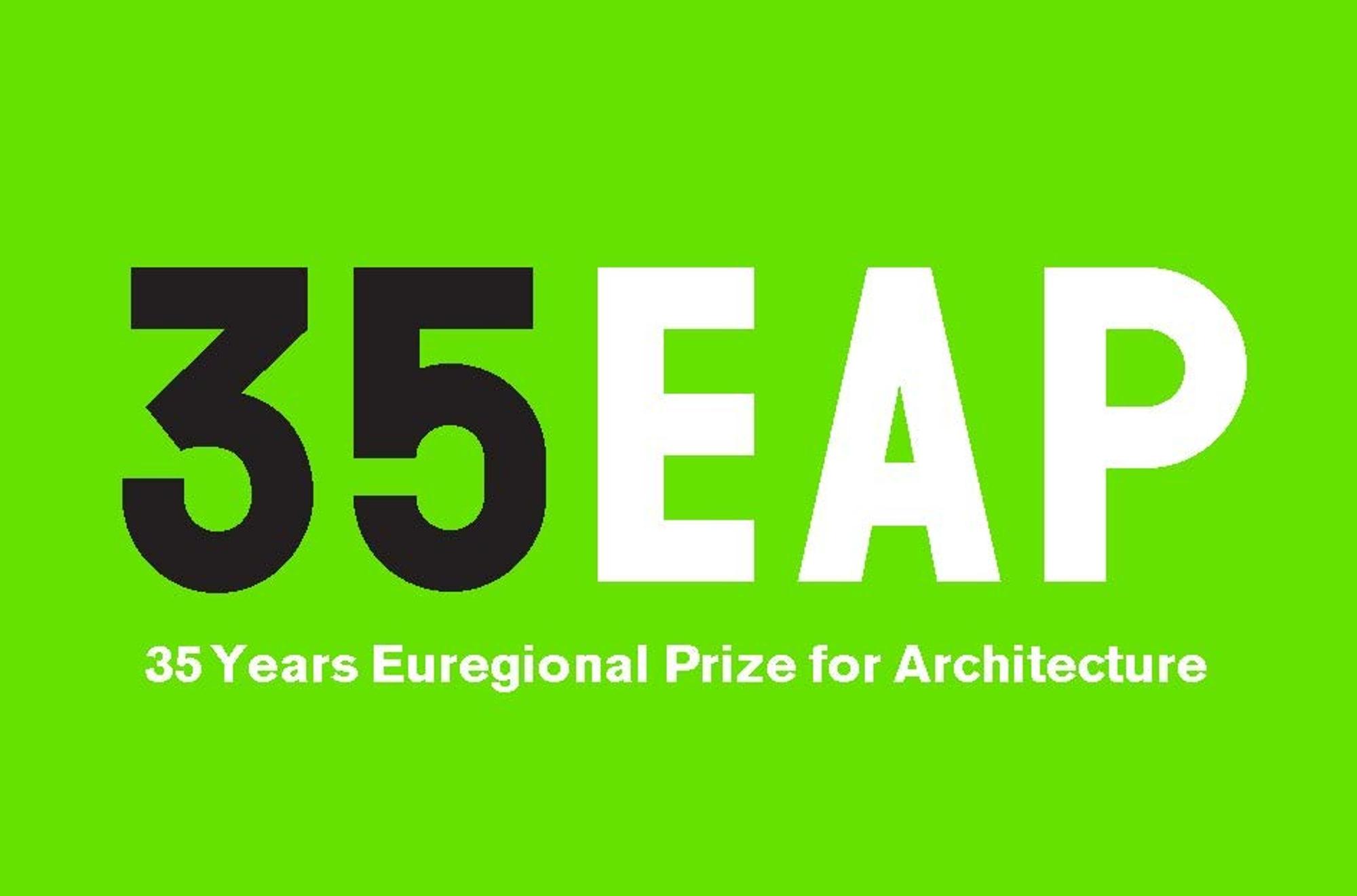 Logo ter ere van 35ste editie Euregional Prize for Architecture, met de tekst “35 EAP” in zwart en wit op een felgroene achtergrond.
