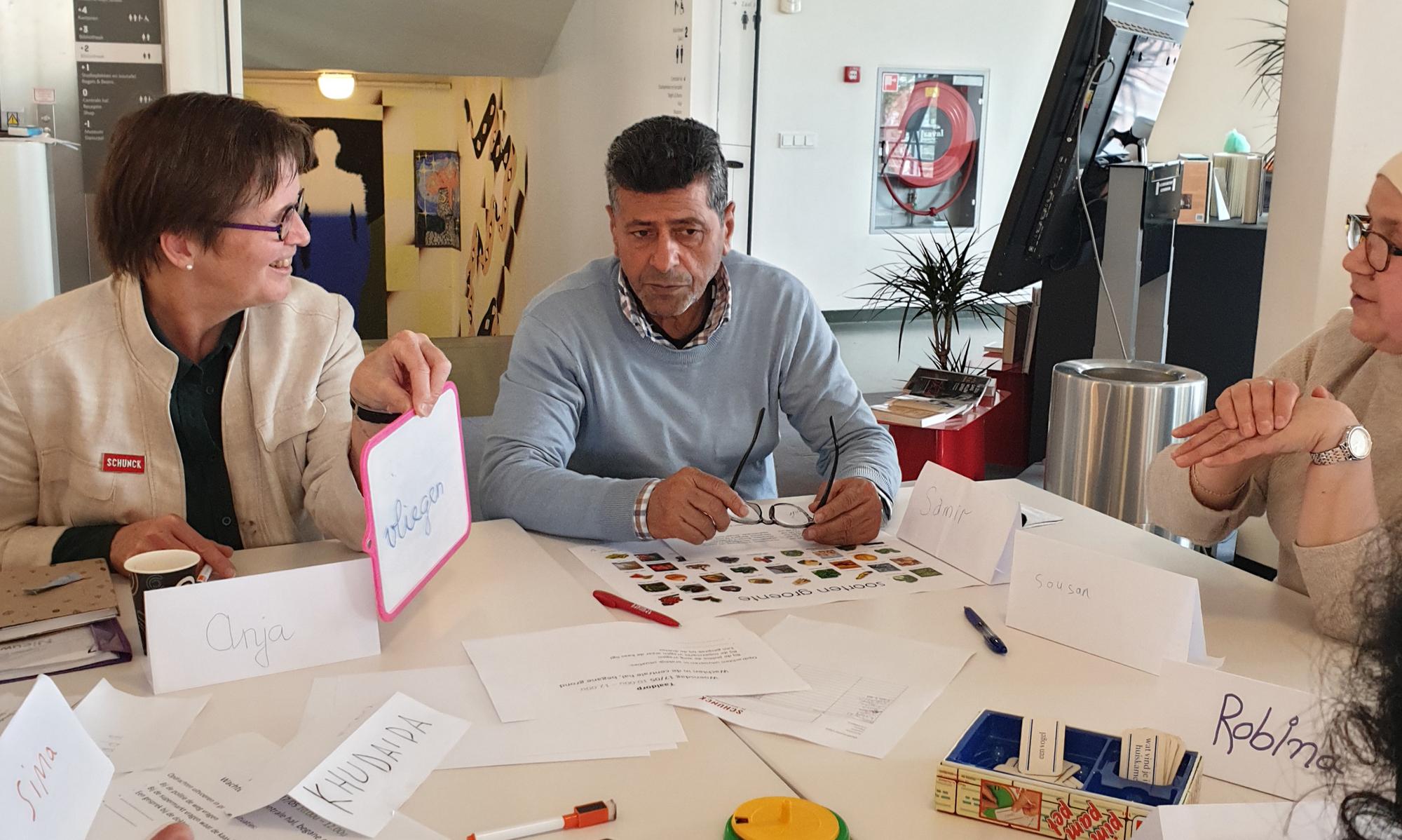SCHUNCK vrijwilliger Anja Ritterbeeks Bibliotheek Taalhuis